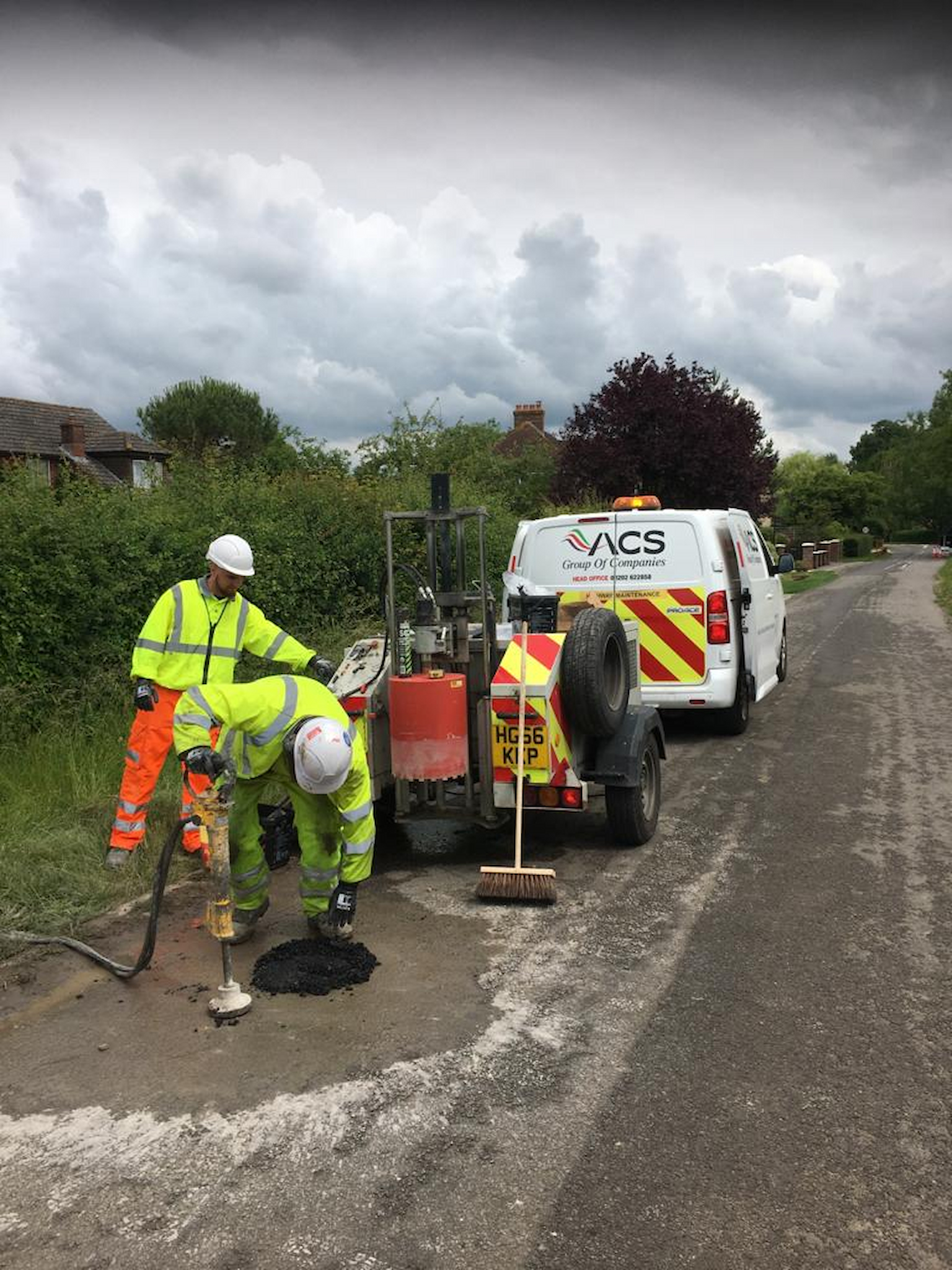 Filling in a bore hole
